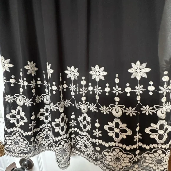 HAILEY LYN casual cocktail dress, flowy overlay embroidered flowers w/ lace top - Picture 7 of 7